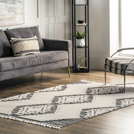 Nuloom Kylee Soft Shaggy Textured Tassel Area Rug 4ft x 6ft KKLR25A-406